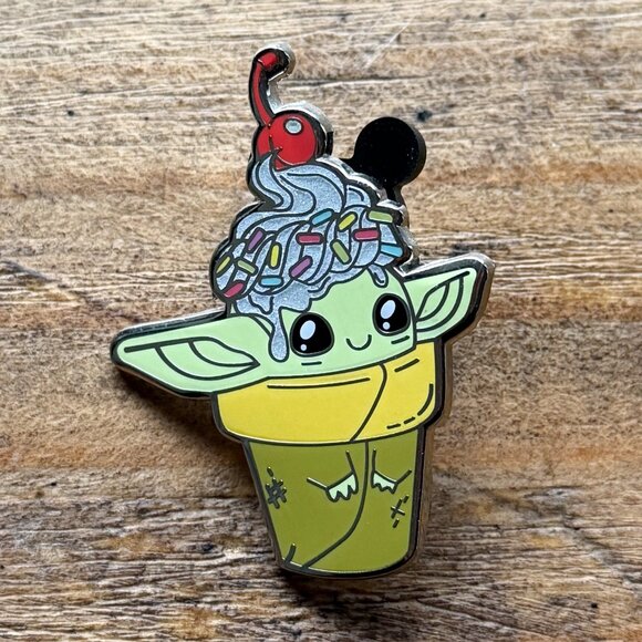 Star Wars: The Mandalorian Grogu Ice Cream Disney Pin - Picture 1 of 4